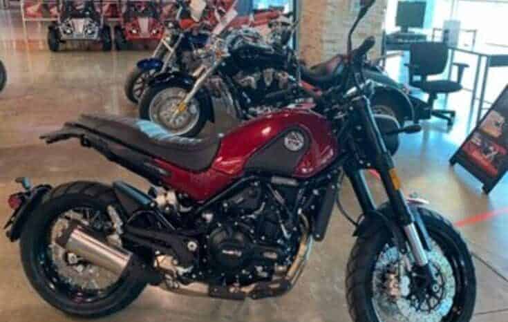 
								2021 Benelli Leoncino full									