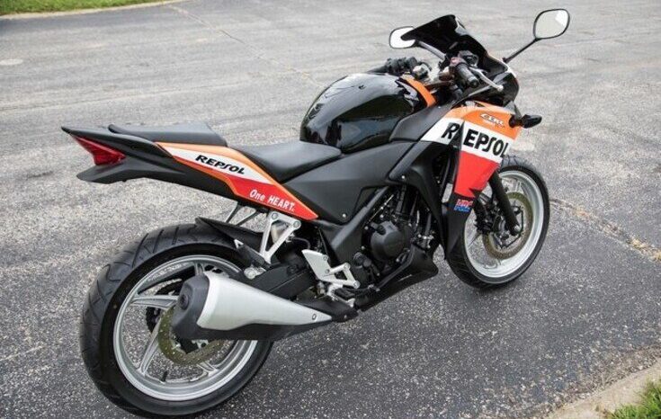 
								2011 Honda CBR250R full									